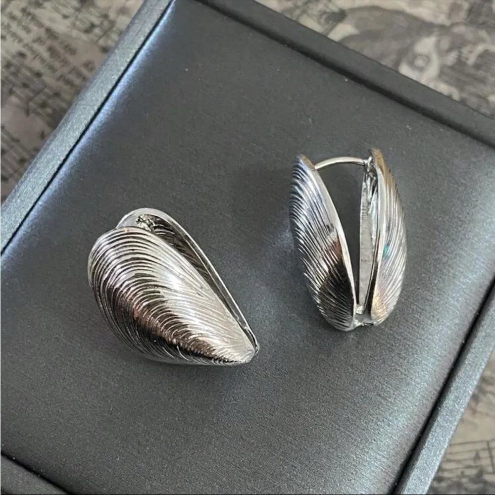 ‎Shell Stud copper Earrings